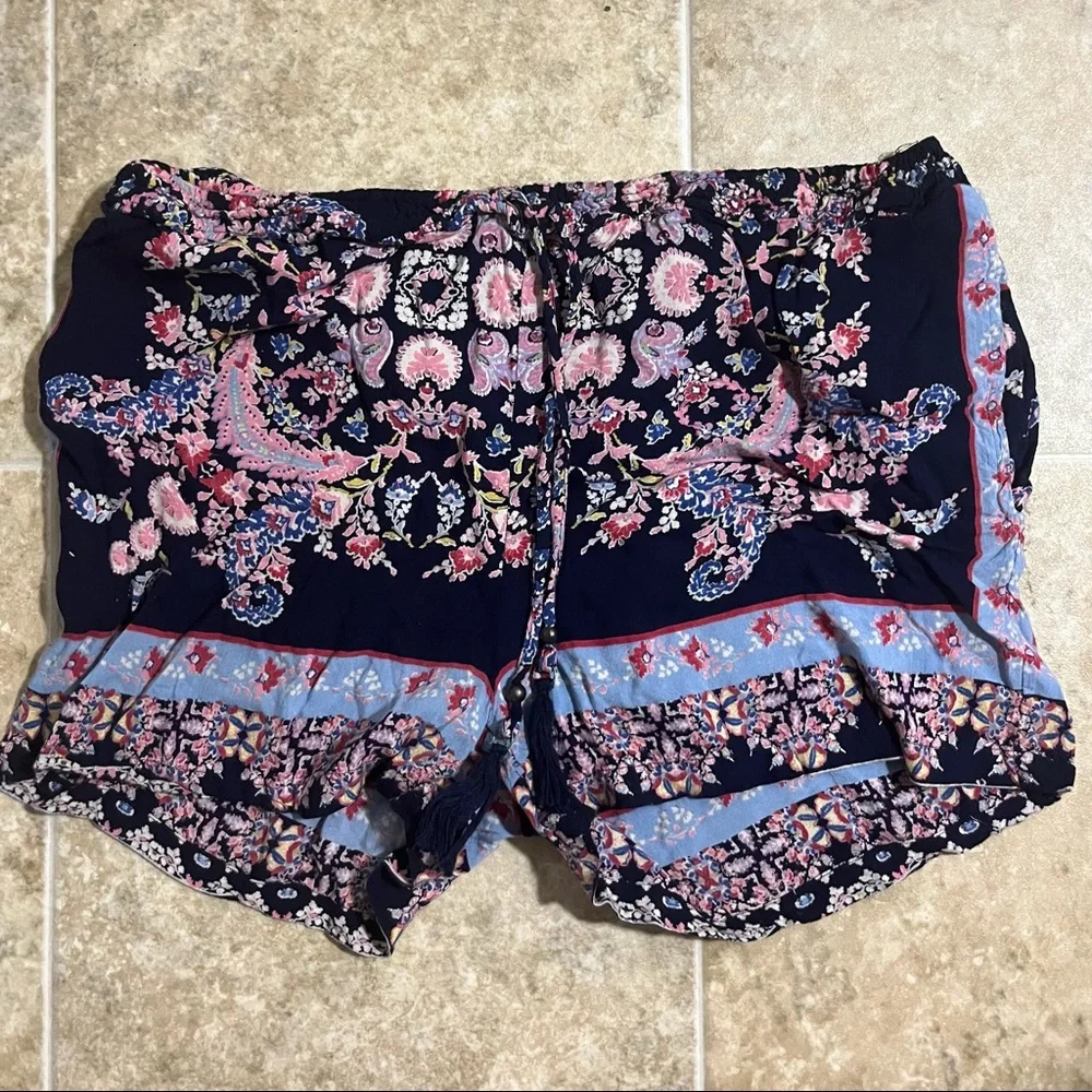 Fun Patterned Shorts! - Picture 3 of 3